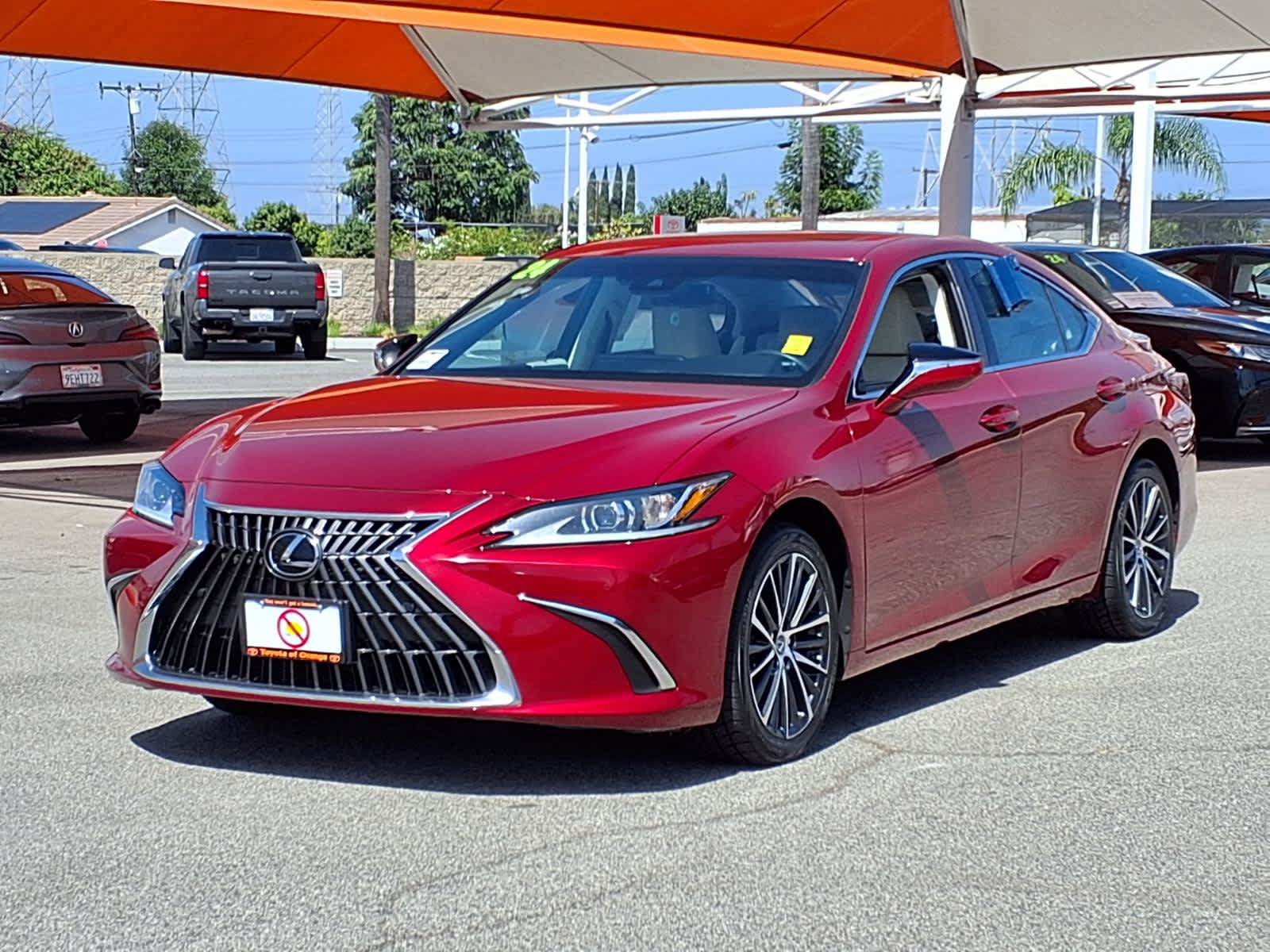 Used 2024 Lexus ES 300h w/ Premium Package FWD image 3