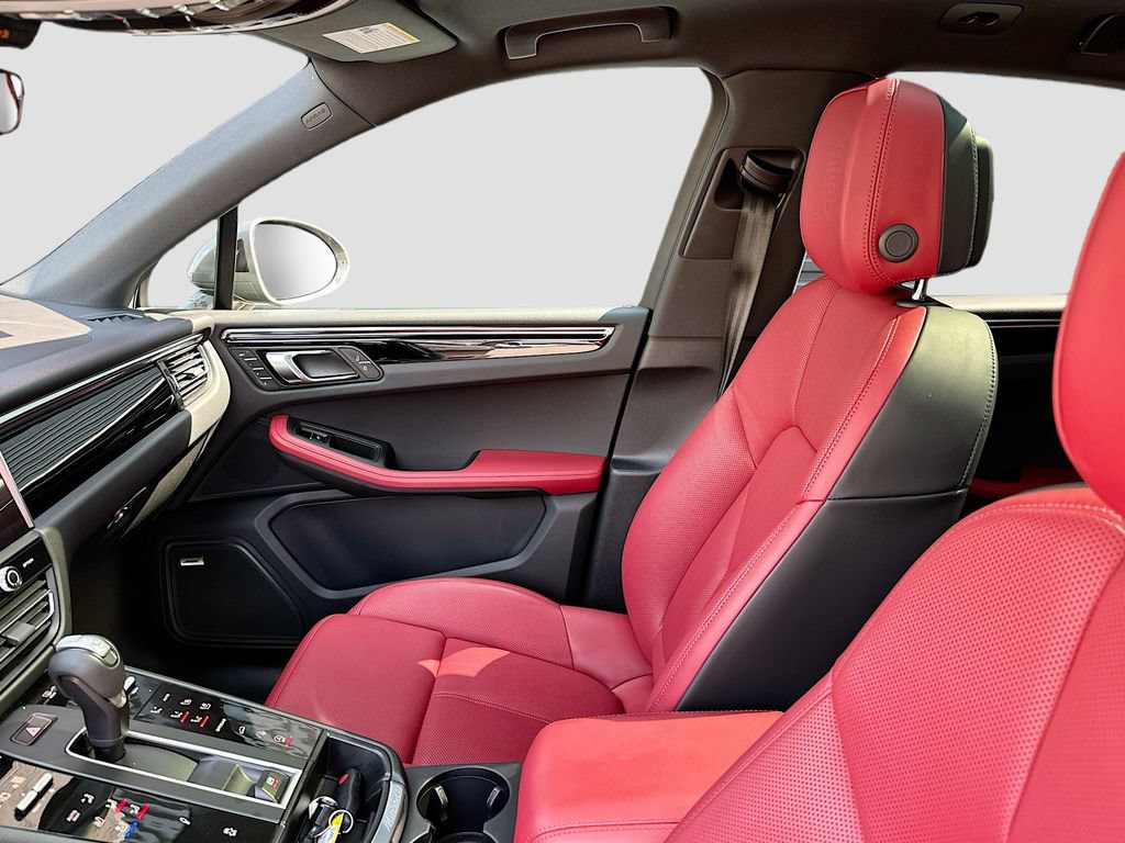 Certified 2026 Porsche Macan Turbo AWD/4WD image 26