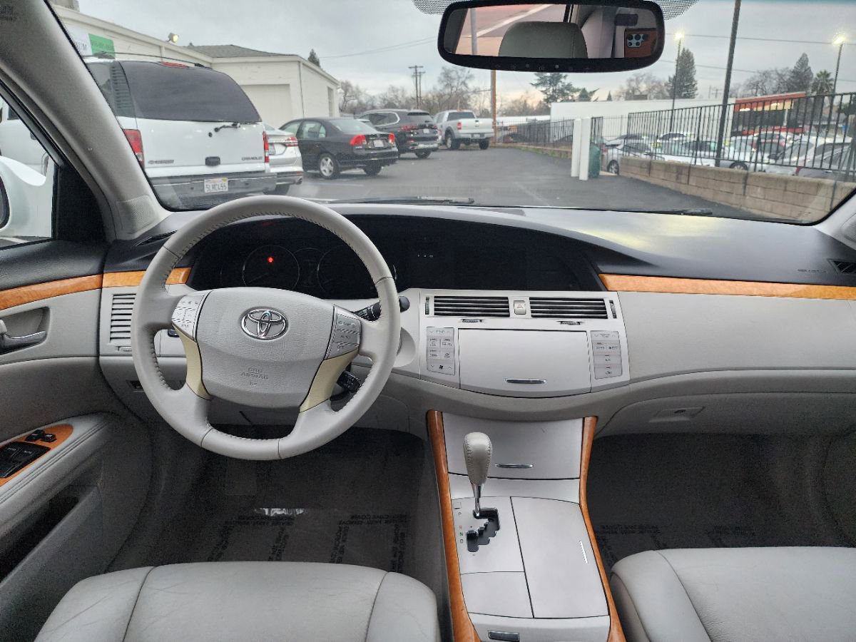 Used 2006 Toyota Avalon XLS image 11