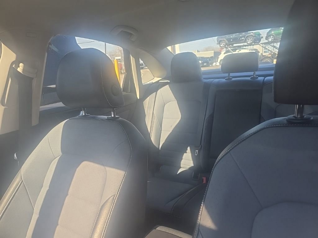 Used 2025 Volkswagen Jetta SE image 4