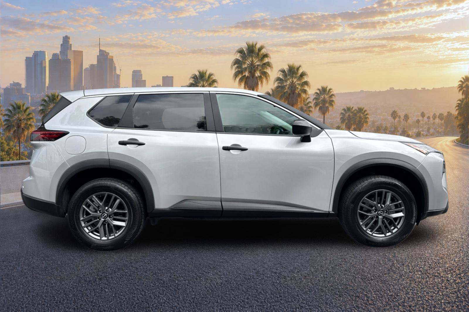 Used 2024 Nissan Rogue S FWD image 3