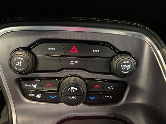 Used 2016 Dodge Challenger SXT image 19