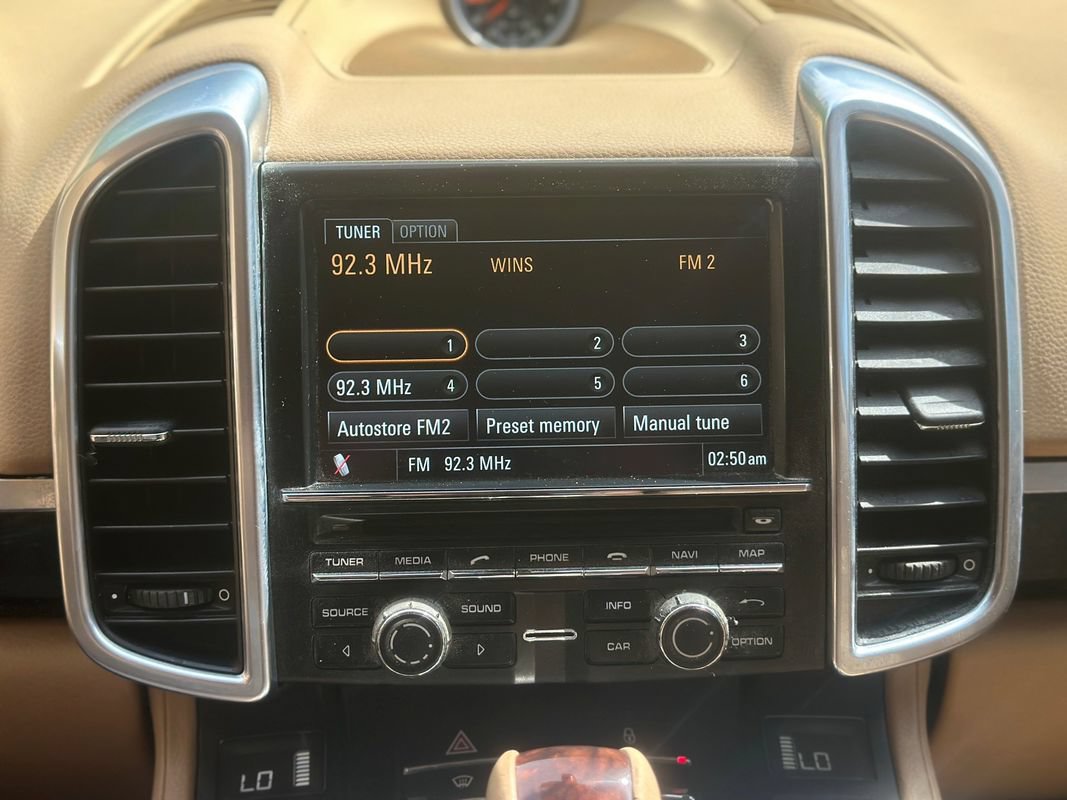 Used 2013 Porsche Cayenne Diesel AWD/4WD image 16