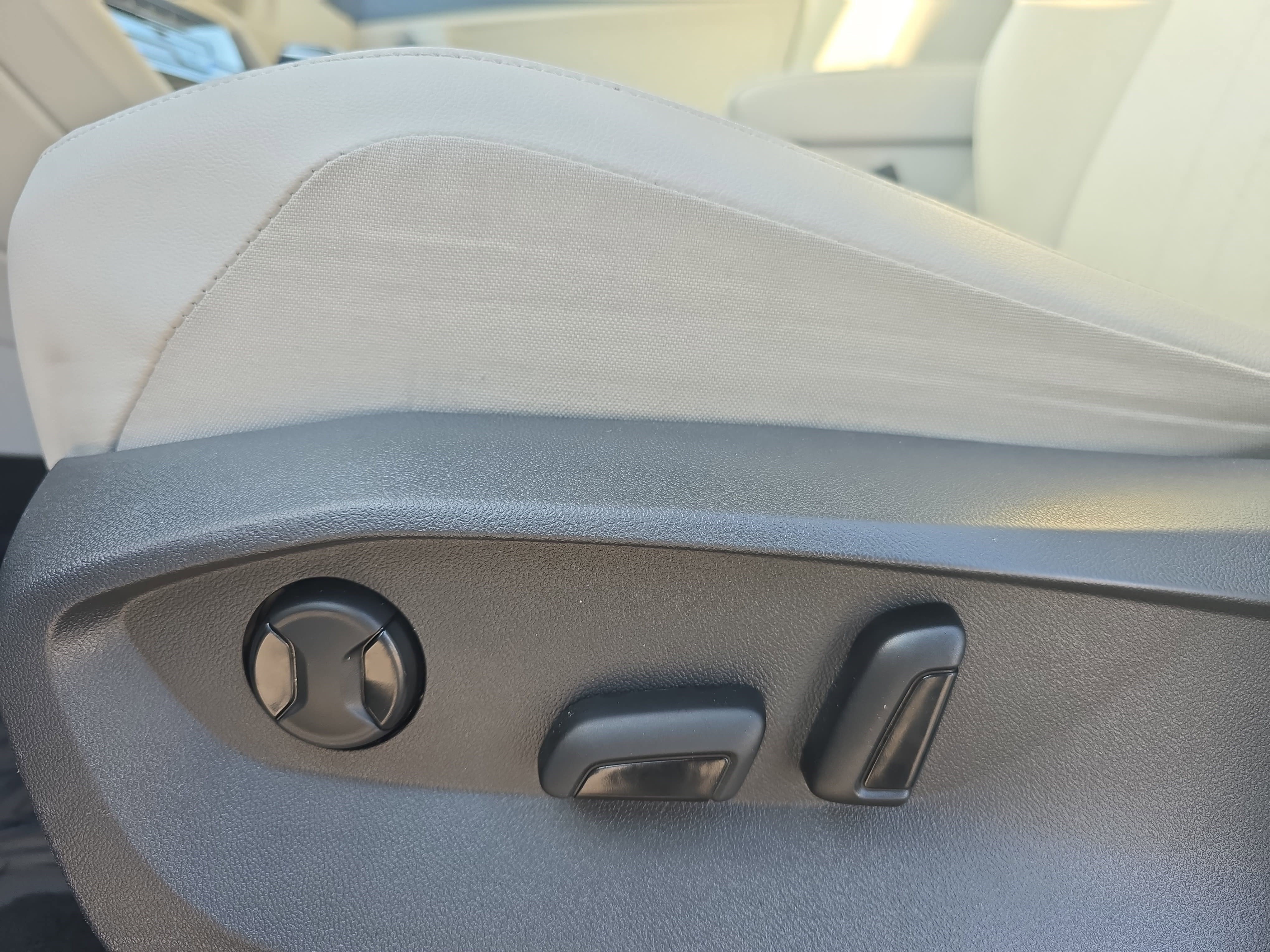 Used 2022 Volkswagen Tiguan SE image 27