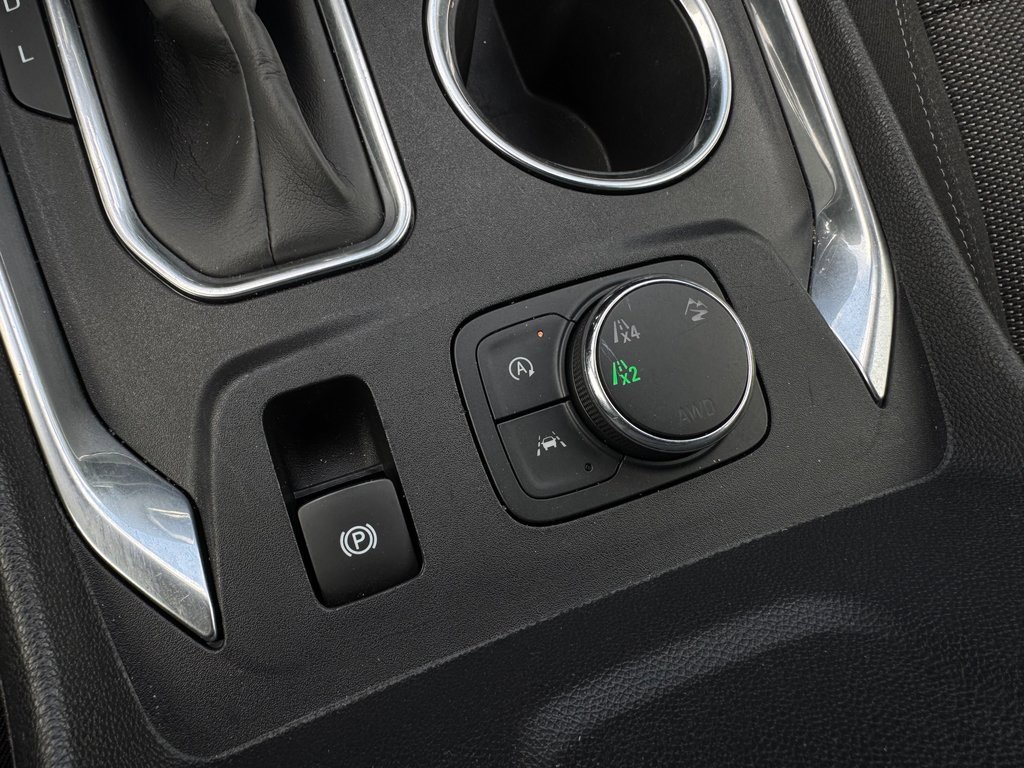 Used 2023 Chevrolet Traverse LT image 30