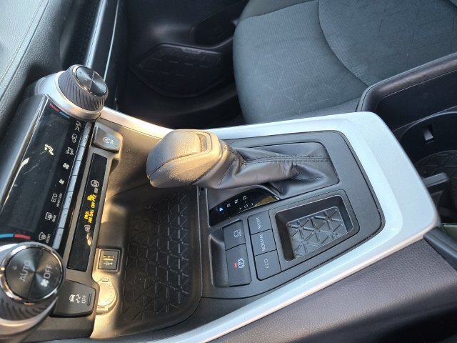 Certified 2025 Toyota RAV4 XLE FWD image 17