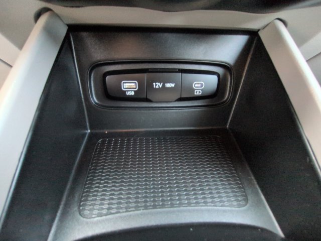 Used 2024 Hyundai Venue SEL FWD image 30