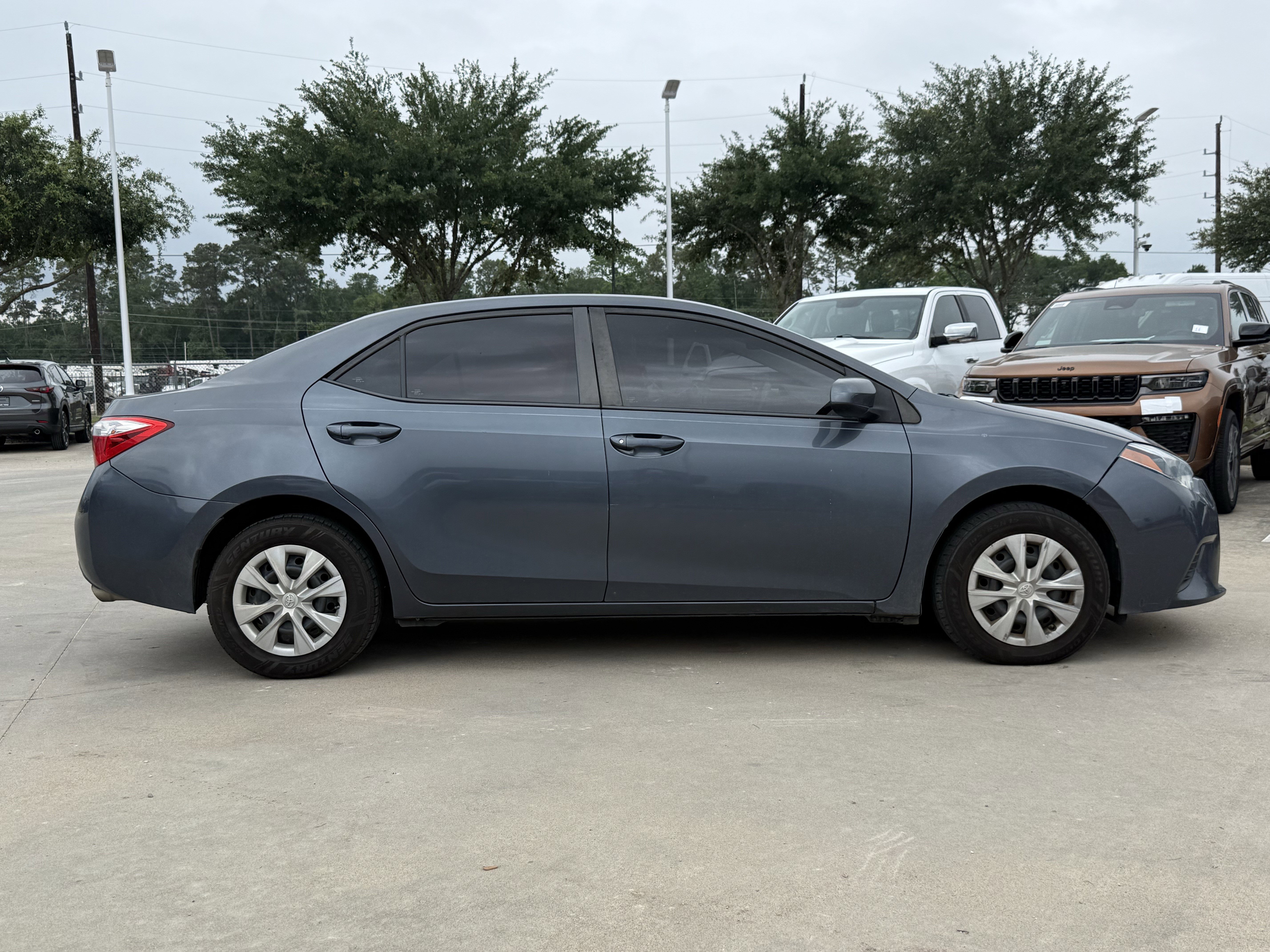 Used 2015 Toyota Corolla L FWD image 3