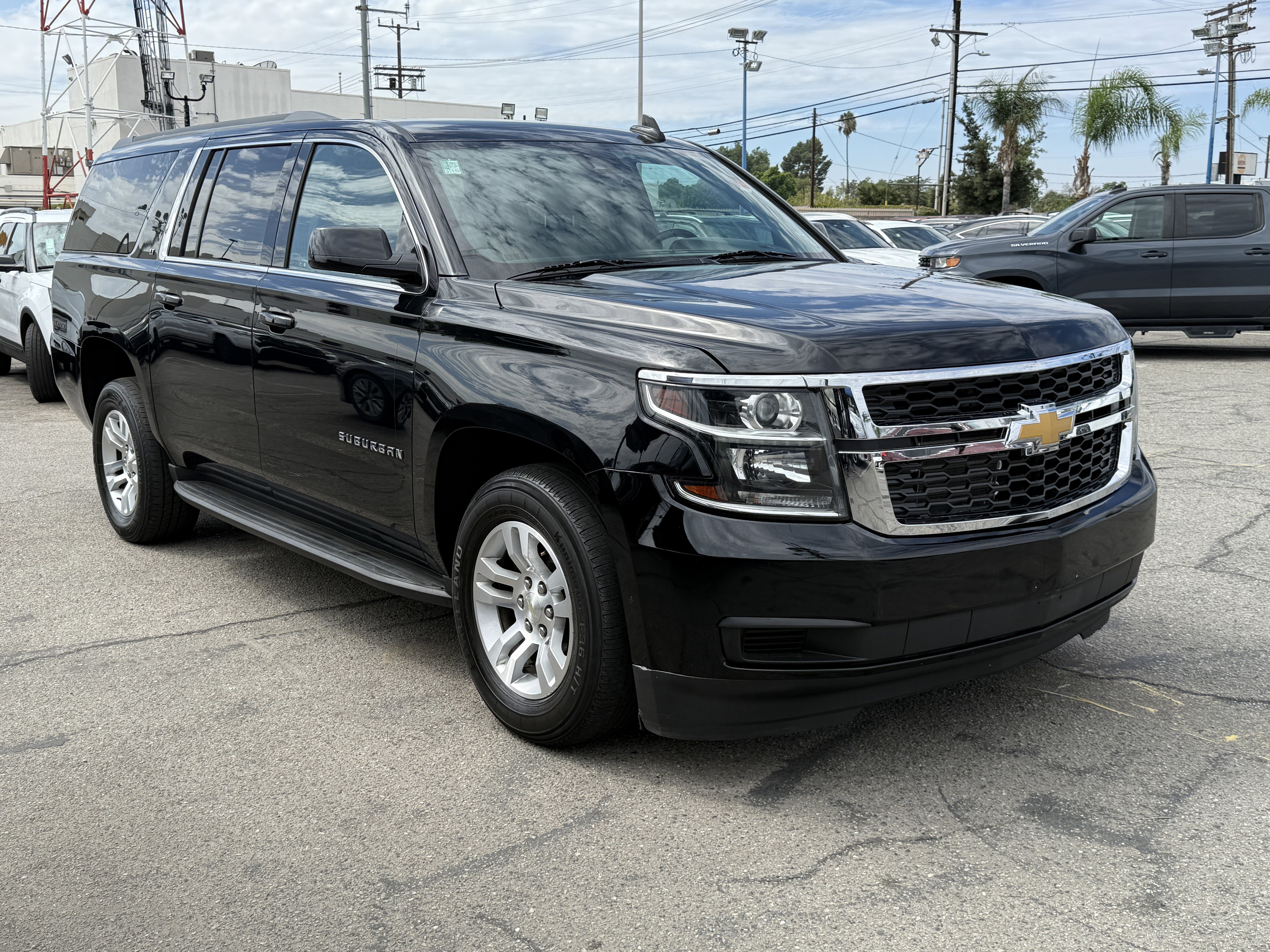 Used 2020 Chevrolet Suburban LT image 4