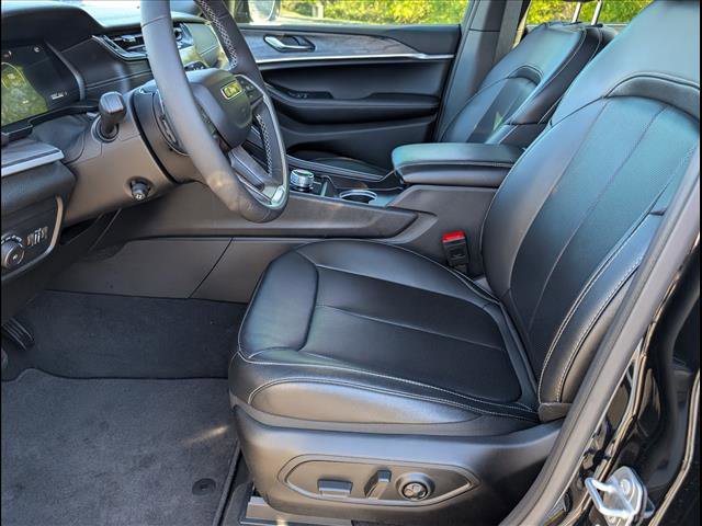 Used 2025 Jeep Grand Cherokee L Limited w/ Luxury Tech Group II image 13