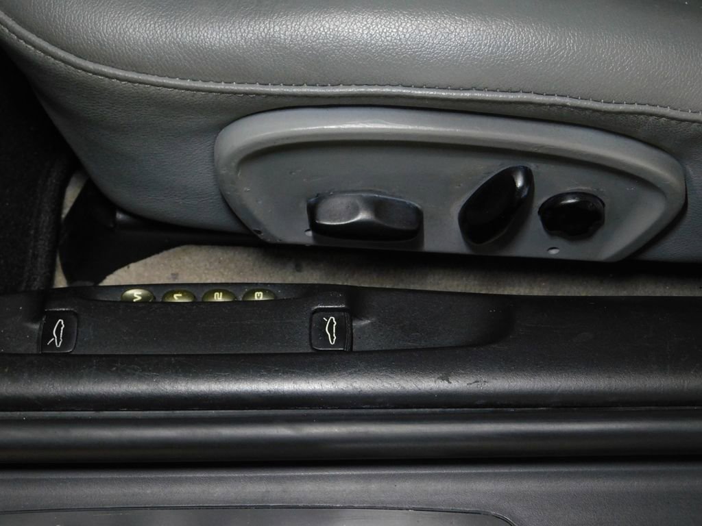 Used 2001 Porsche 911 Carrera 4 image 42