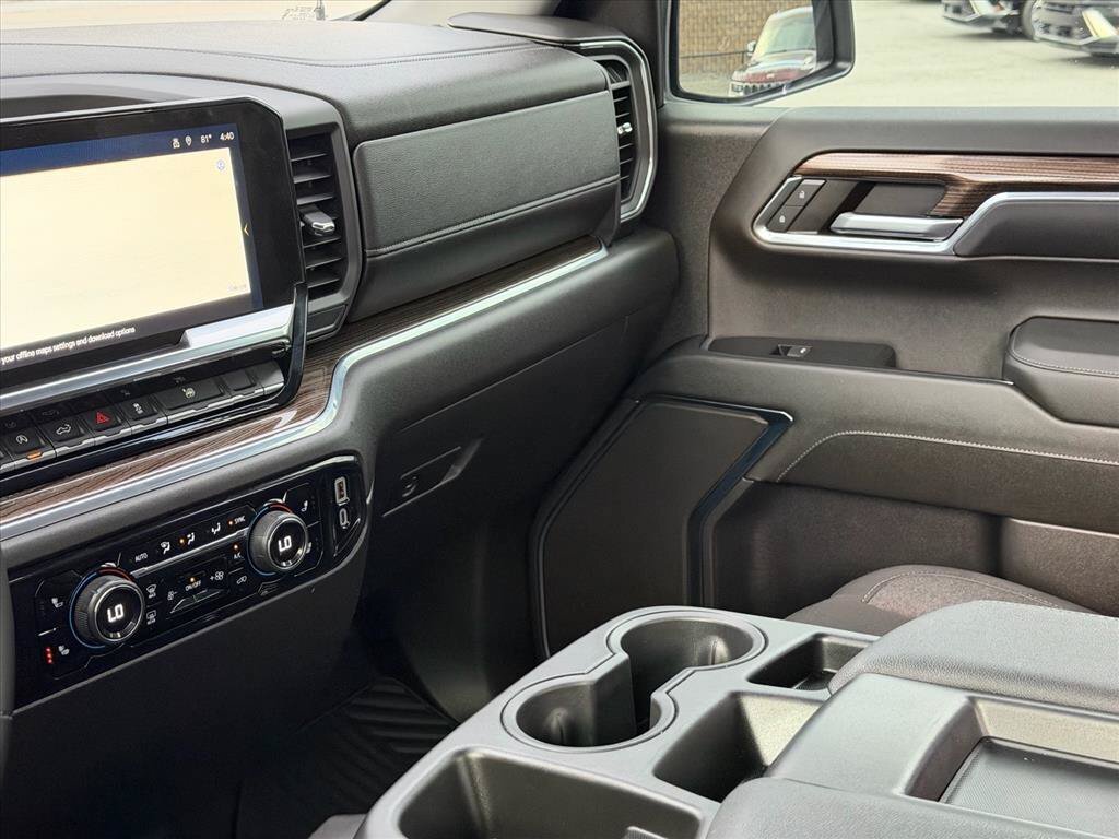 Used 2024 Chevrolet Silverado 1500 LT AWD/4WD image 17