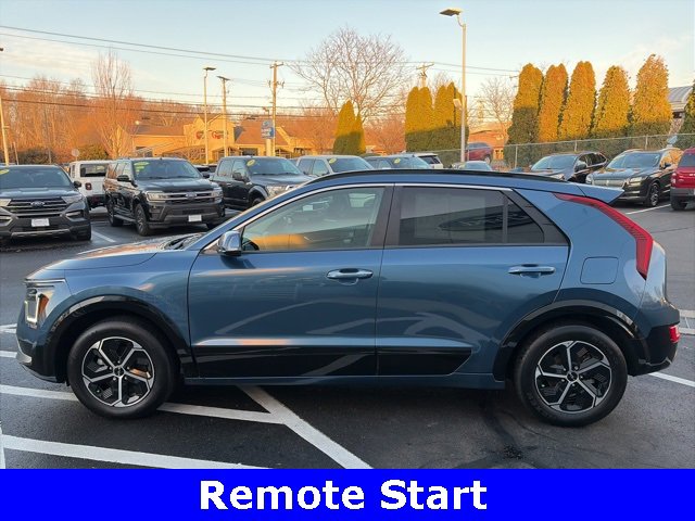Used 2023 Kia Niro SX image 4