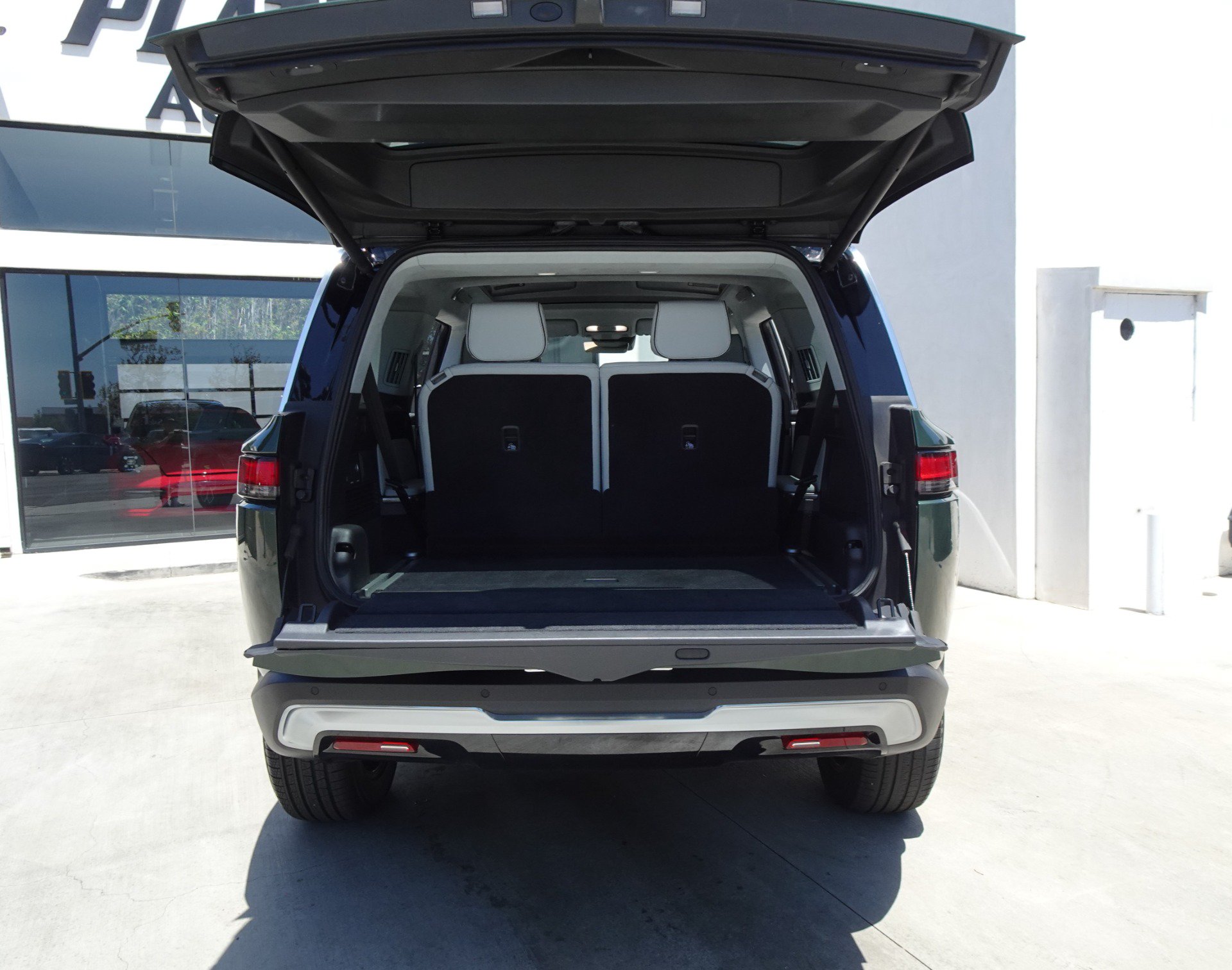 Used 2024 Rivian R1S Adventure AWD/4WD image 7