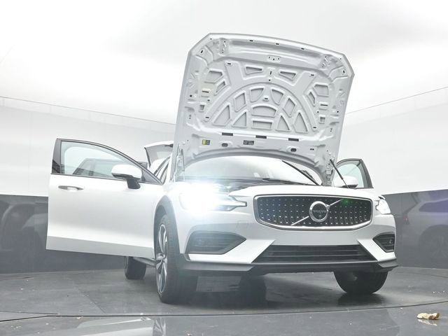 Used 2024 Volvo V60 B5 Cross Country Plus image 55