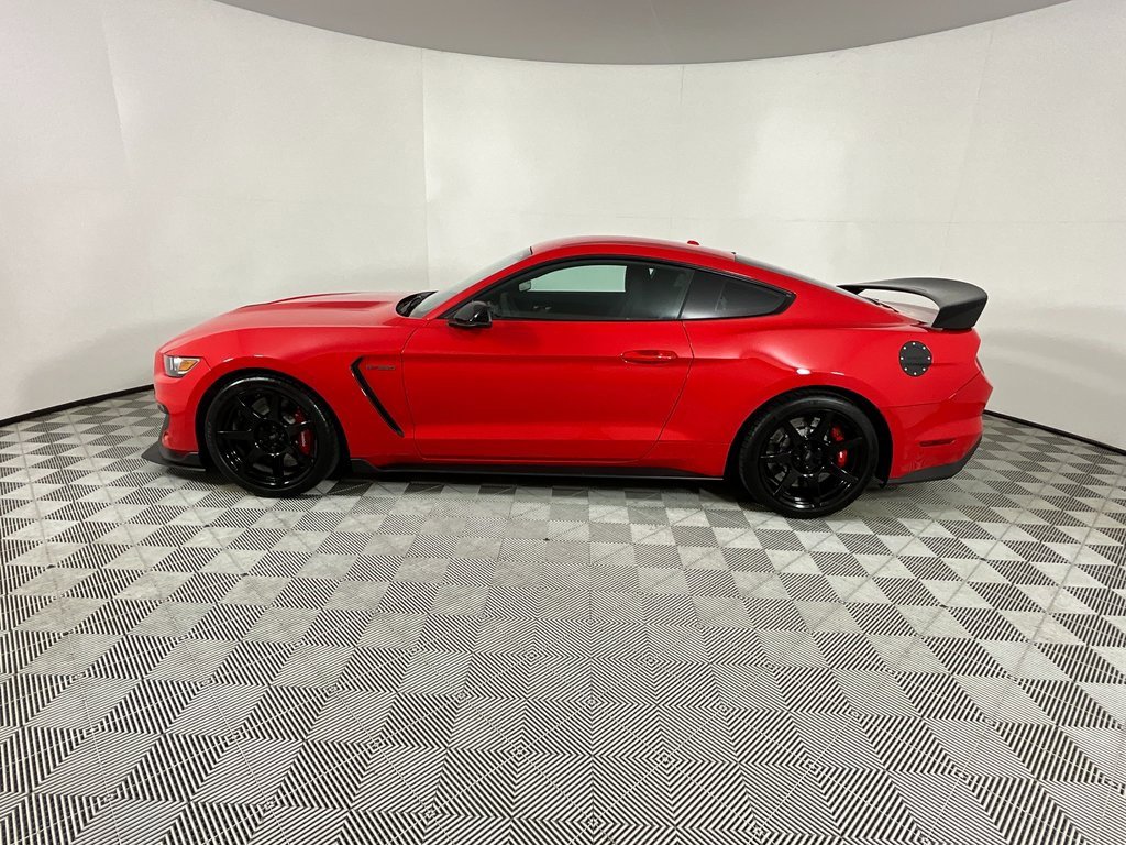 Used 2017 Ford Mustang Shelby GT350R image 2