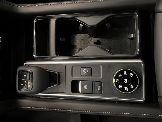 Used 2024 Nissan Pathfinder SL AWD/4WD image 28