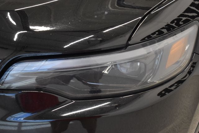 Used 2019 Jeep Cherokee Limited AWD/4WD image 15