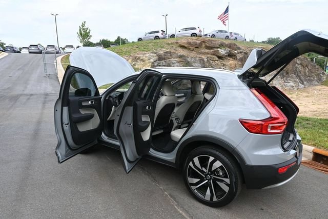 Used 2024 Volvo XC40 B5 Plus w/ Protection Package Premier AWD/4WD image 42
