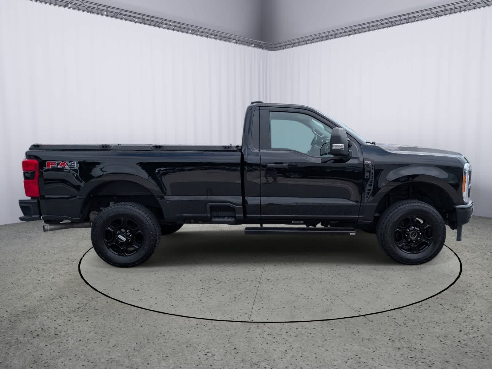 Used 2023 Ford F250 XL w/ STX Appearance Package AWD/4WD image 2