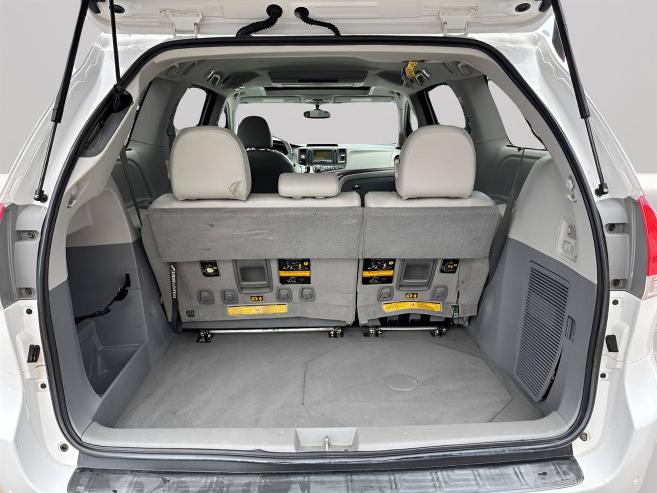 Used 2011 Toyota Sienna XLE w/ Premium Pkg FWD image 26
