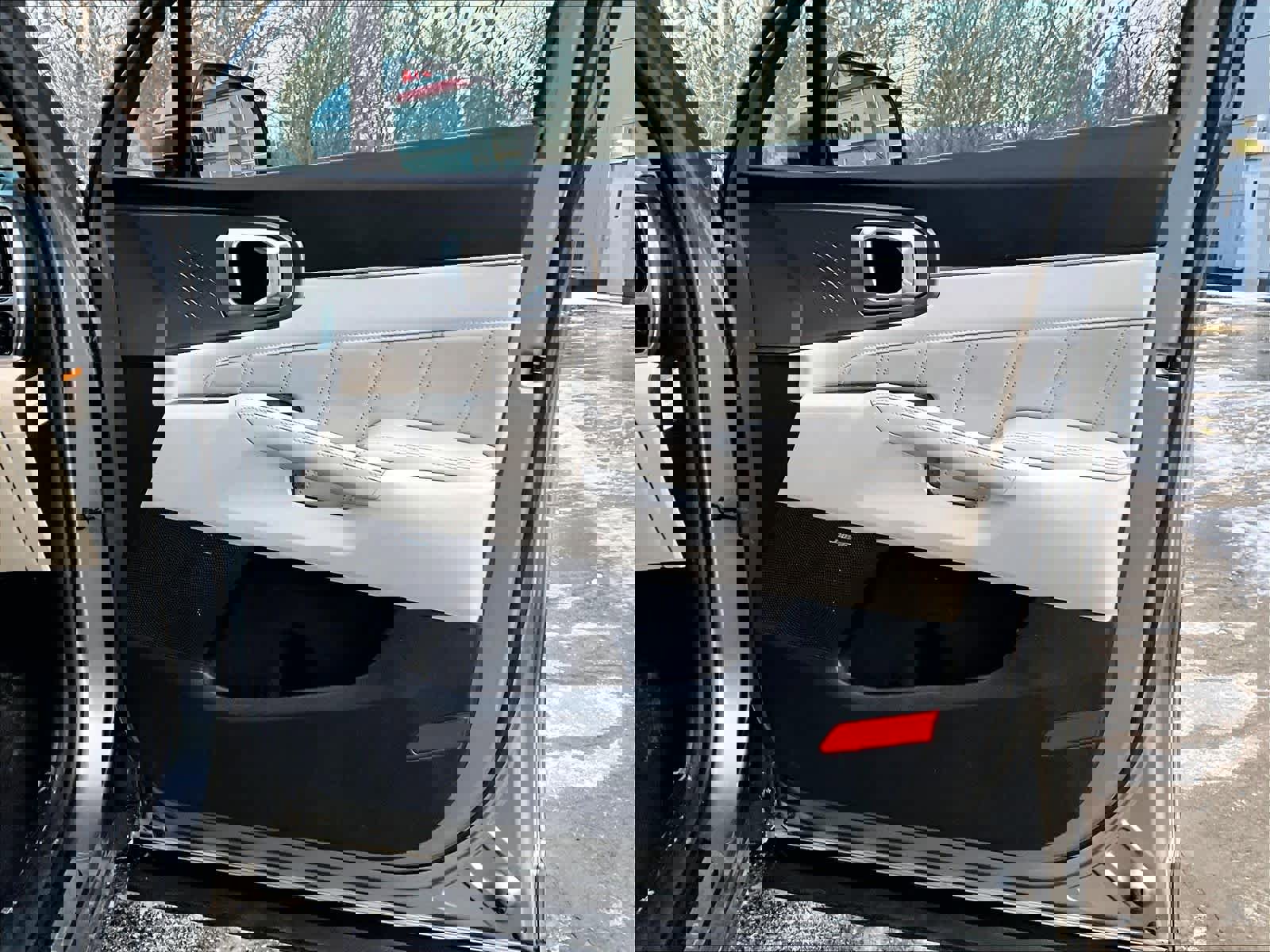 Used 2023 Kia Sorento SX Prestige w/ Panoramic Sunroof Package image 12