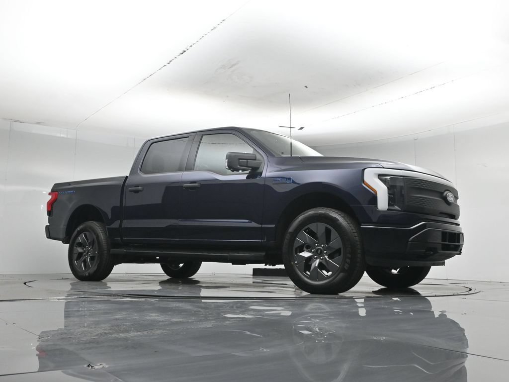 Used 2024 Ford F150 Lightning XLT AWD/4WD image 4