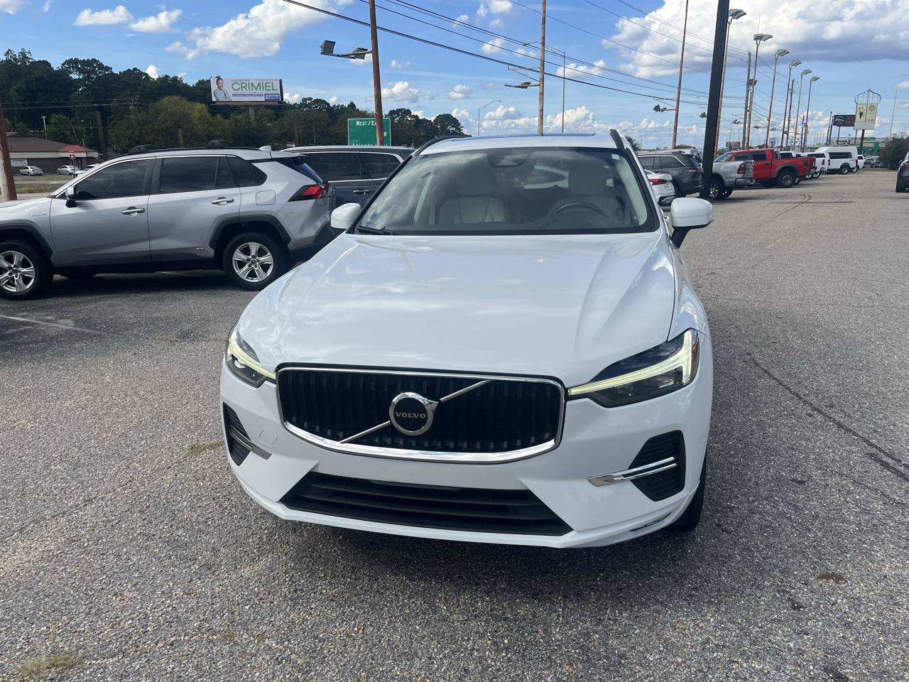 Used 2022 Volvo XC60 B5 Momentum AWD/4WD image 6