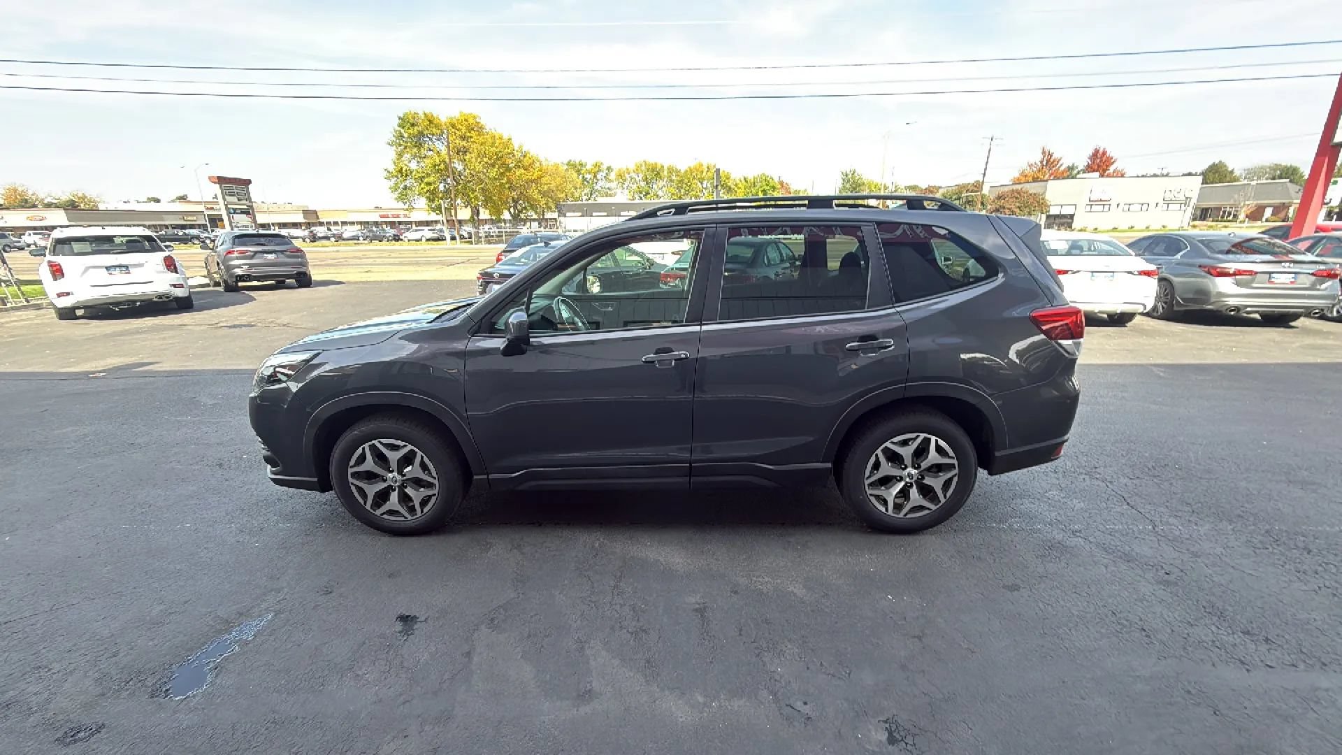 Used 2023 Subaru Forester Premium AWD/4WD image 3
