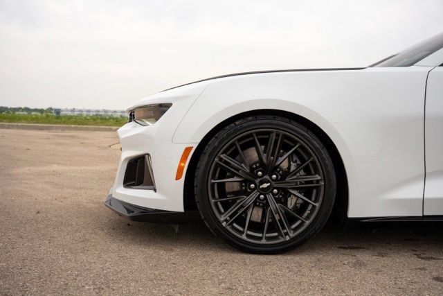 Used 2019 Chevrolet Camaro ZL1 RWD image 10