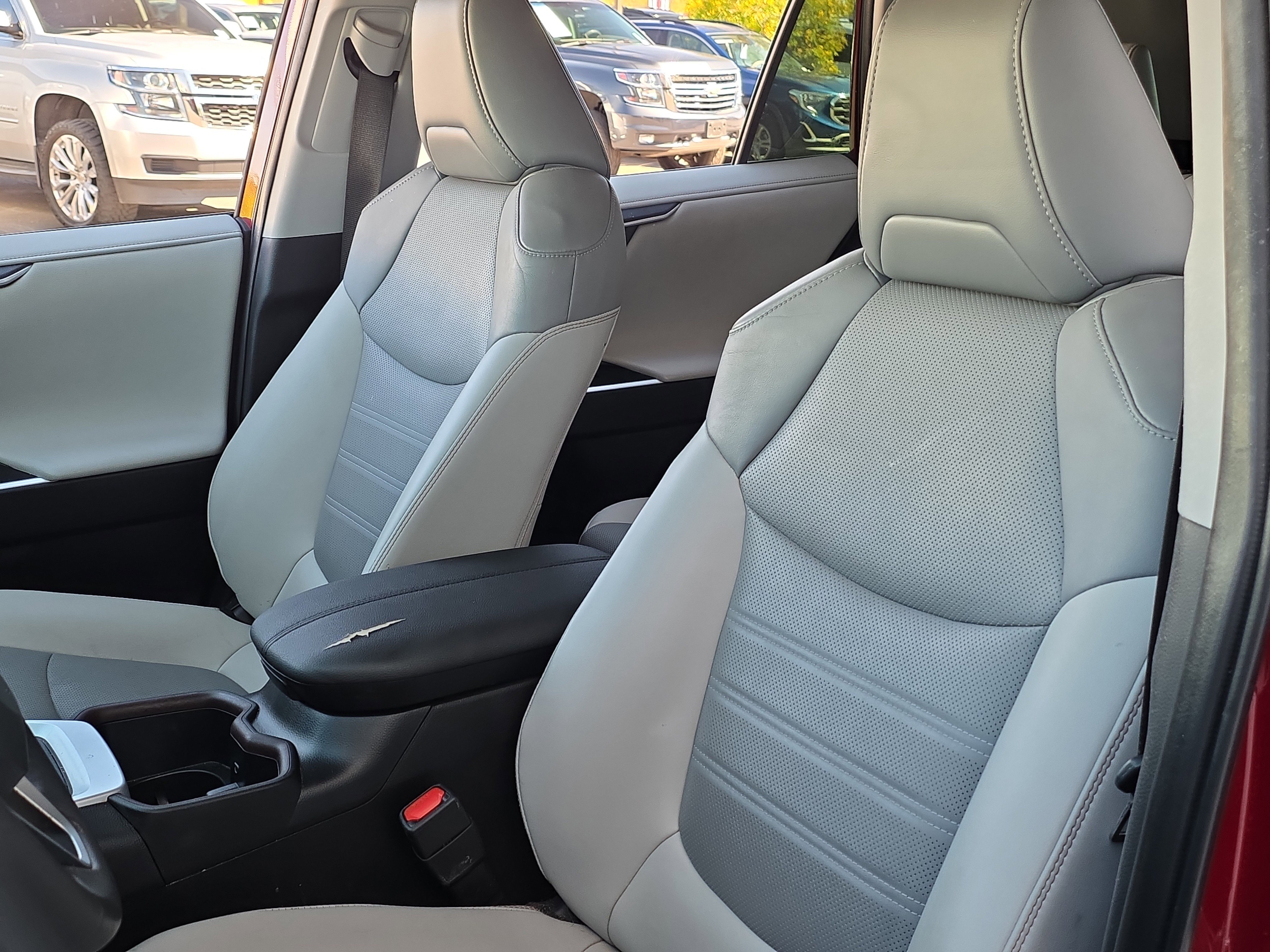 Used 2022 Toyota RAV4 Limited image 14