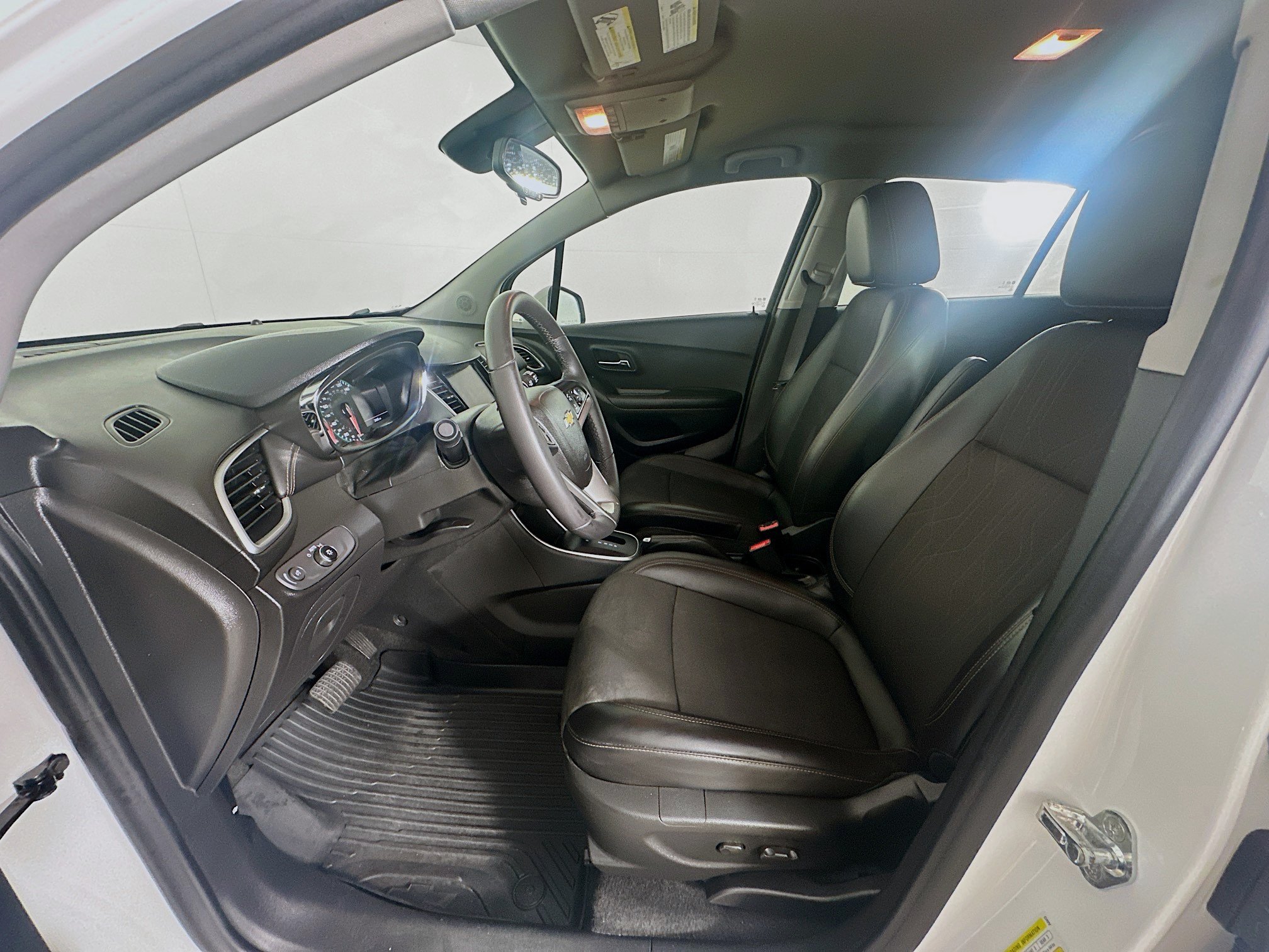 Used 2022 Chevrolet Trax LT w/ LT Convenience Package FWD image 13