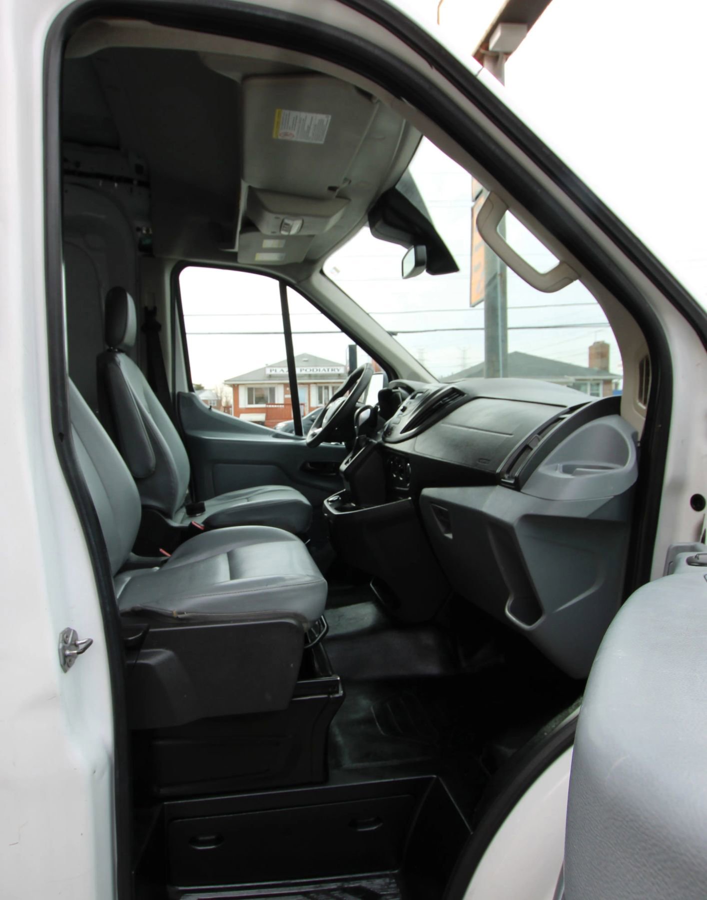 Used 2019 Ford Transit 250 148 Medium Roof image 10