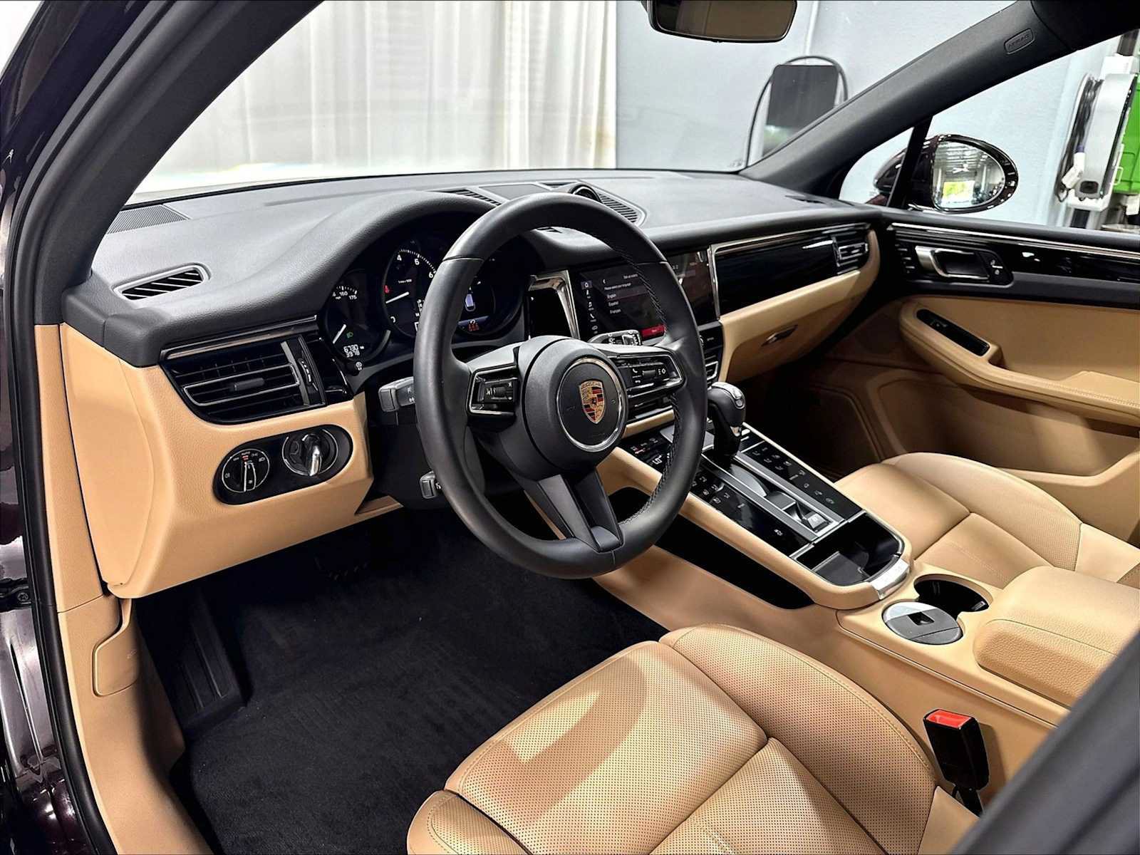 Used 2026 Porsche Macan AWD/4WD image 6