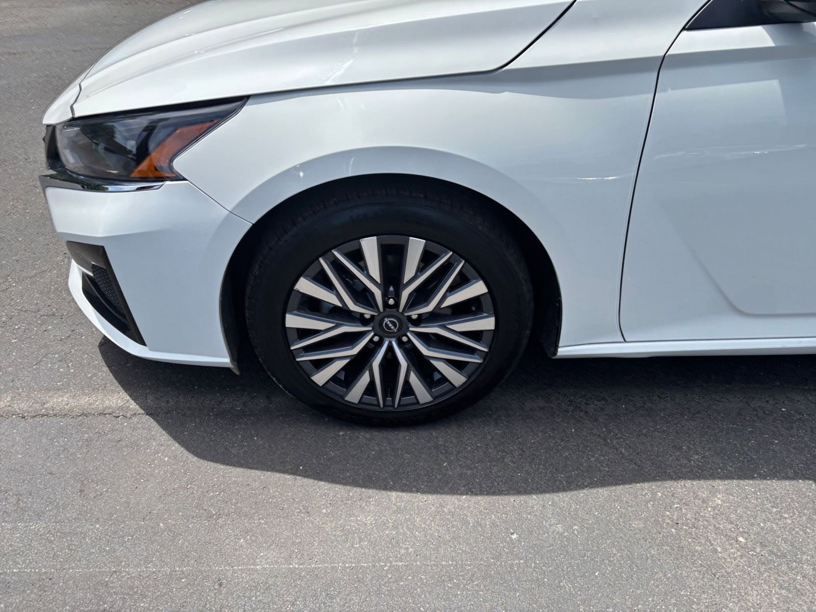 Used 2025 Nissan Altima 2.5 SV FWD image 30