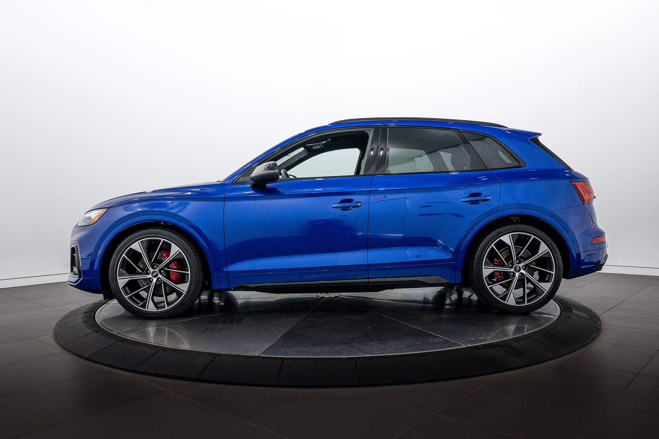 Certified 2024 Audi SQ5 Premium Plus AWD/4WD image 6