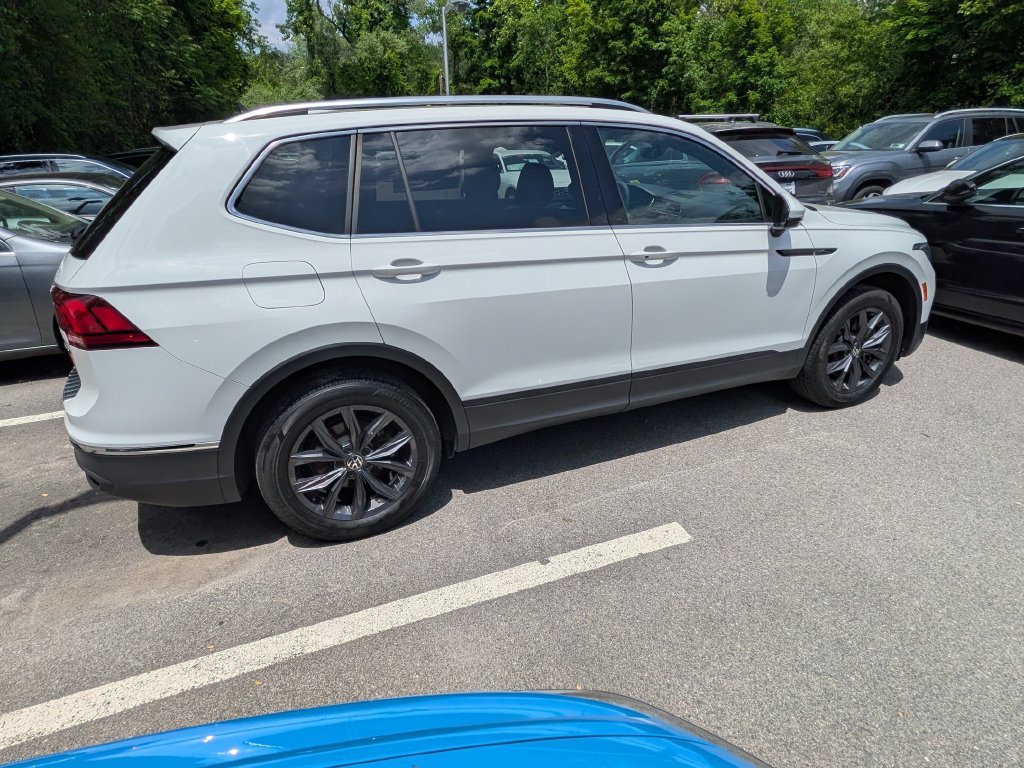 Certified 2024 Volkswagen Tiguan SE AWD/4WD image 3