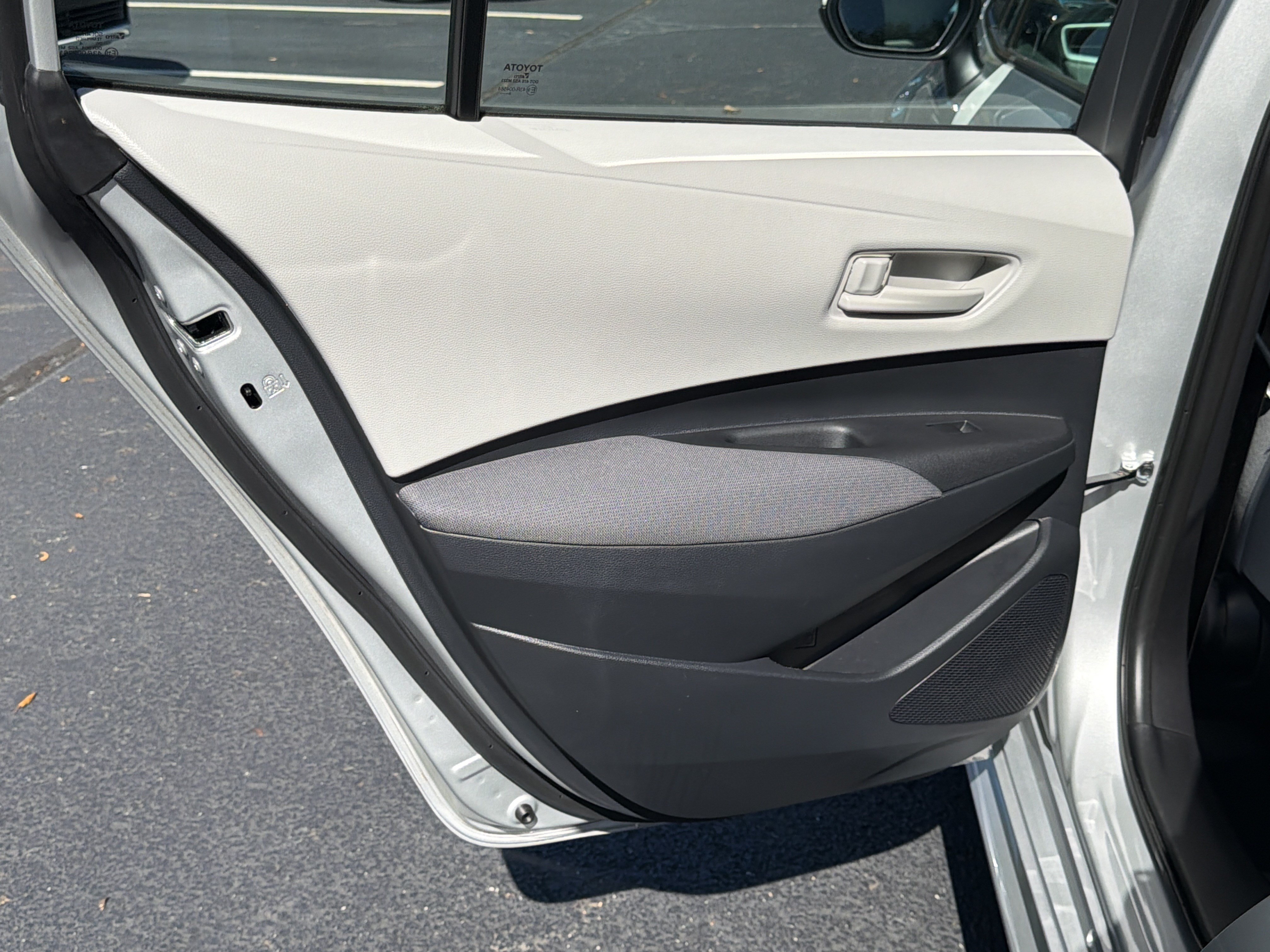 Used 2024 Toyota Corolla LE FWD image 21
