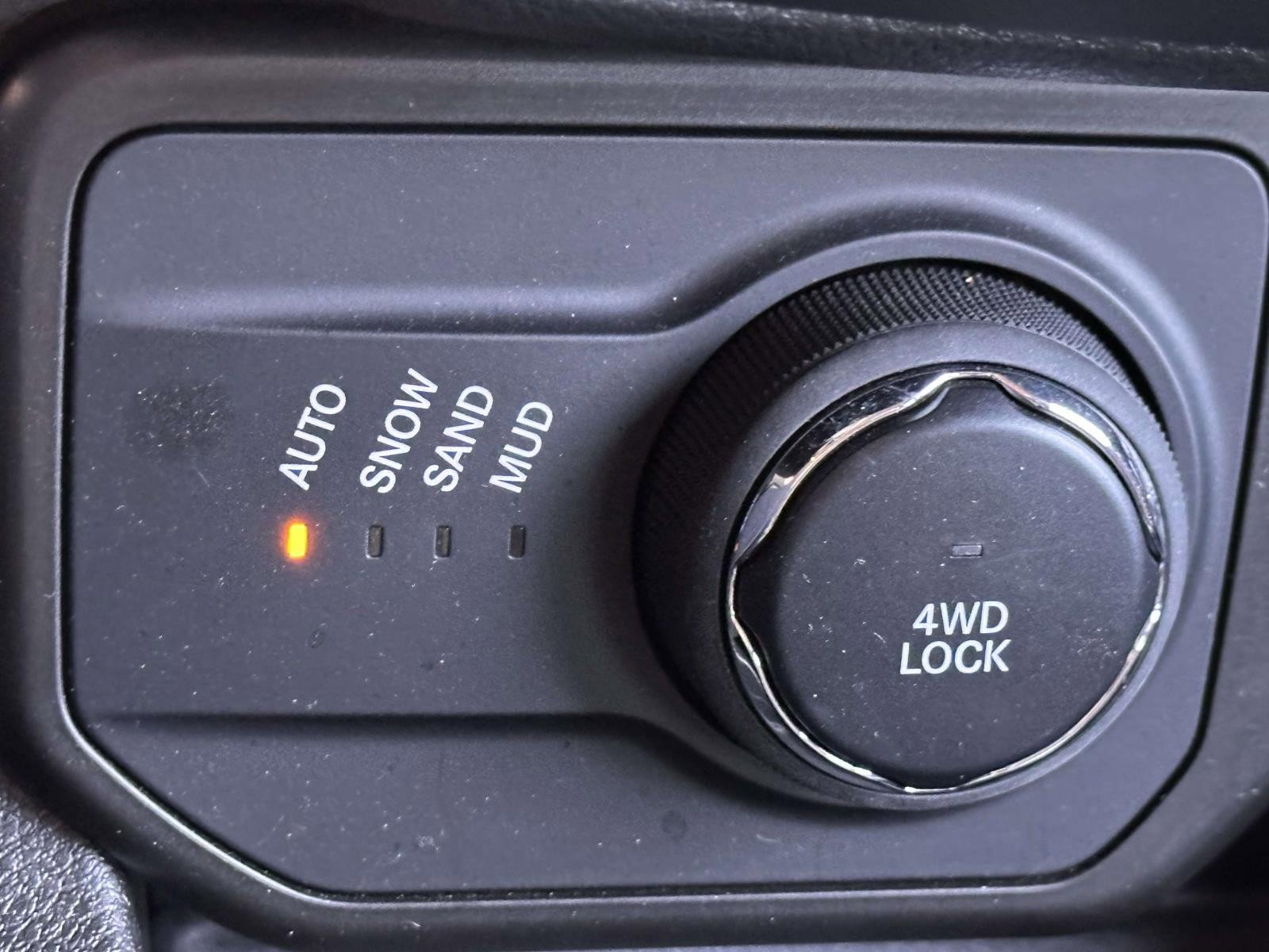 Used 2020 Jeep Renegade Limited AWD/4WD image 30