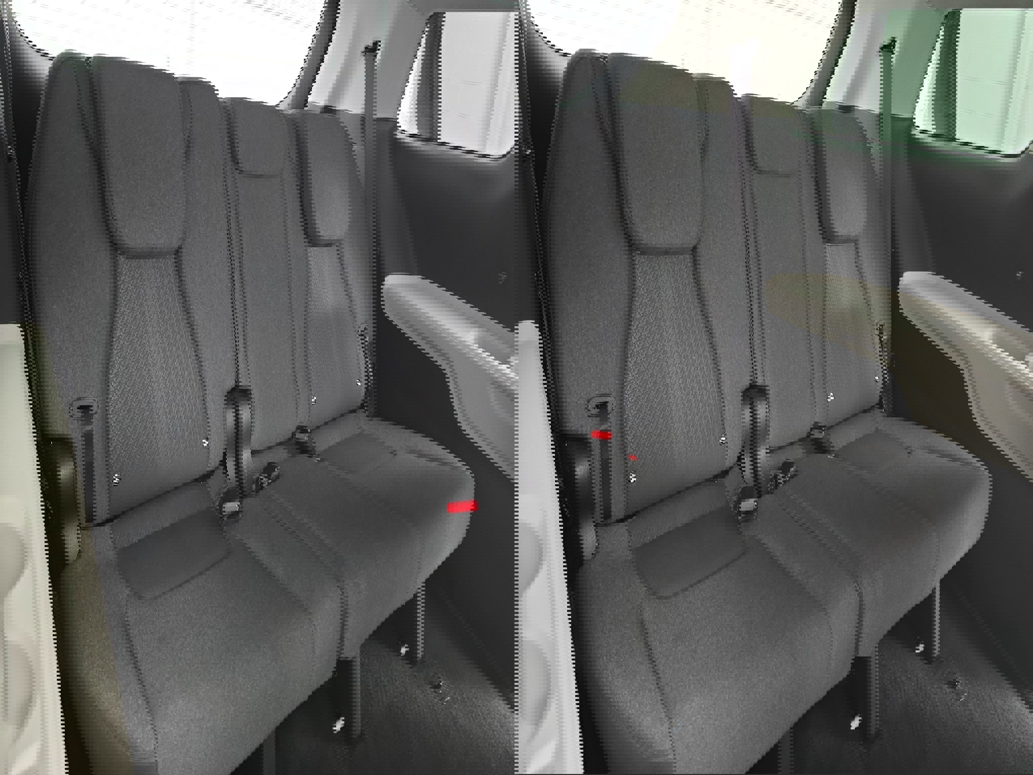 Used 2022 Kia Carnival LX image 12