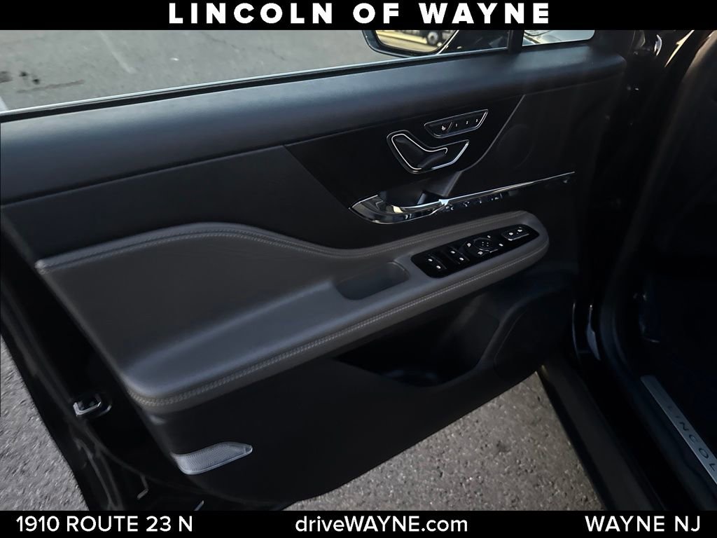 Certified 2023 Lincoln Corsair AWD image 12