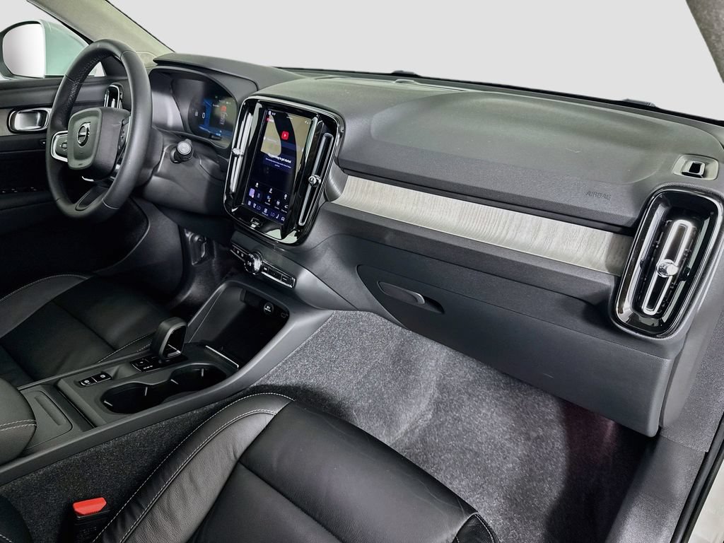 Used 2023 Volvo XC40 B5 Core w/ Convenience Package AWD/4WD image 30