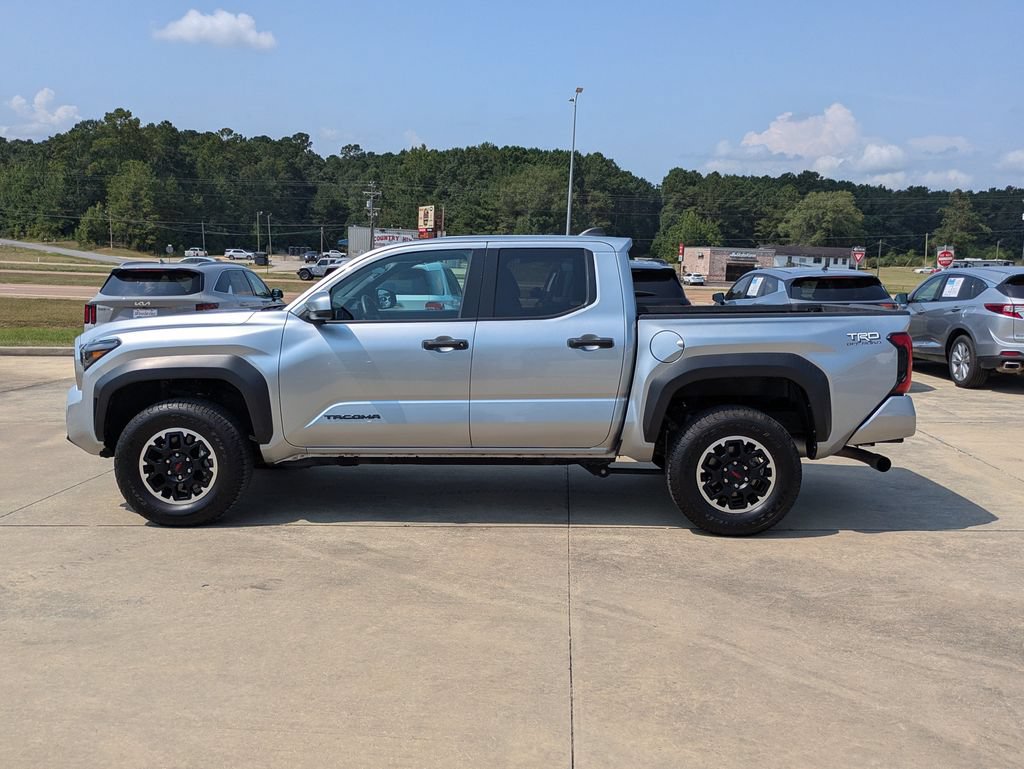 Used 2025 Toyota Tacoma TRD Off-Road AWD/4WD image 2