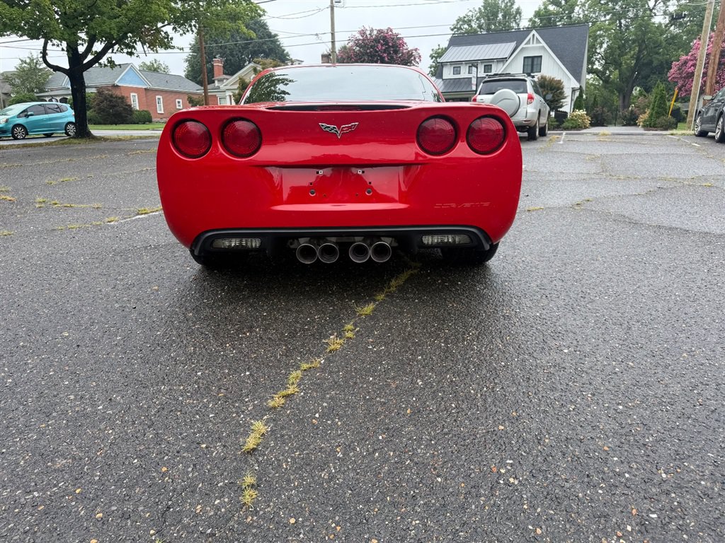 Used 2007 Chevrolet Corvette Coupe w/ Preferred Equipment Group RWD image 4