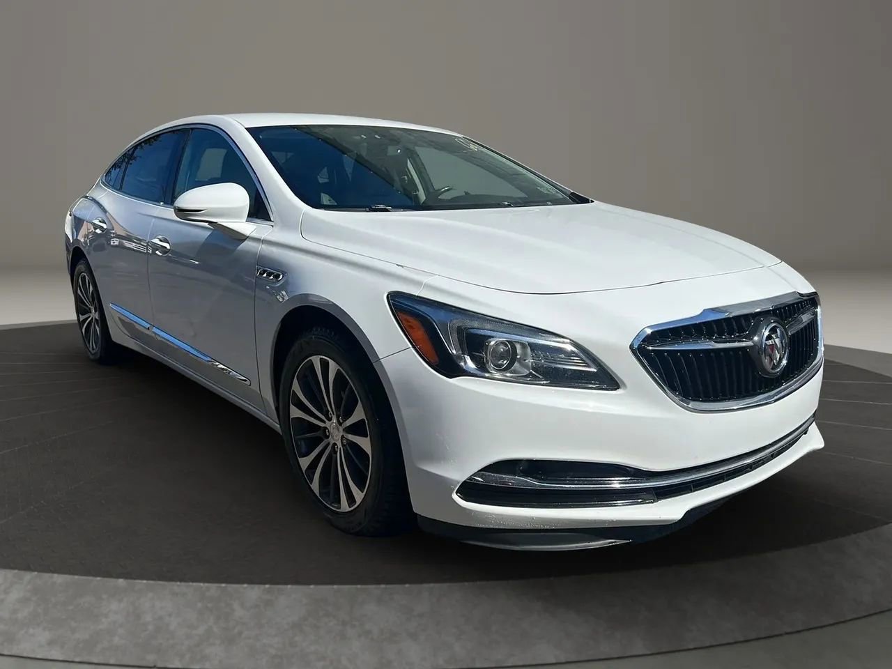 Used 2017 Buick LaCrosse Preferred image 3