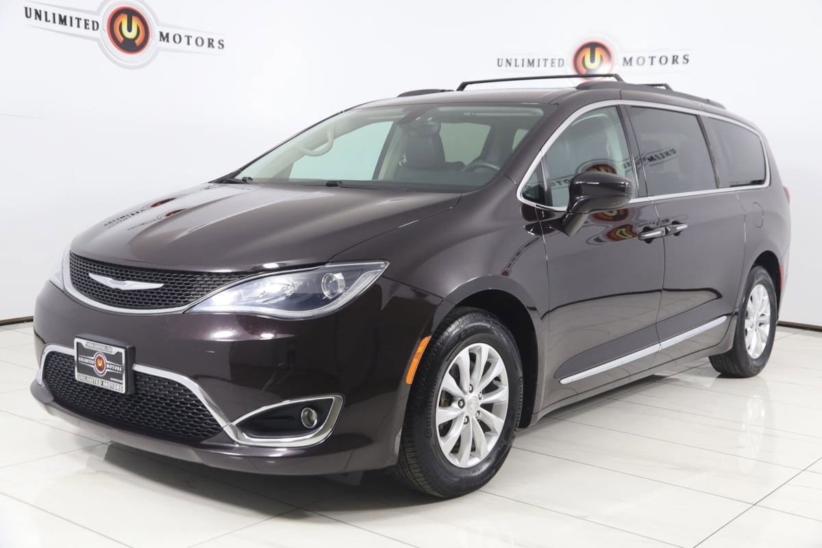 Used 2017 Chrysler Pacifica Touring-L image 5