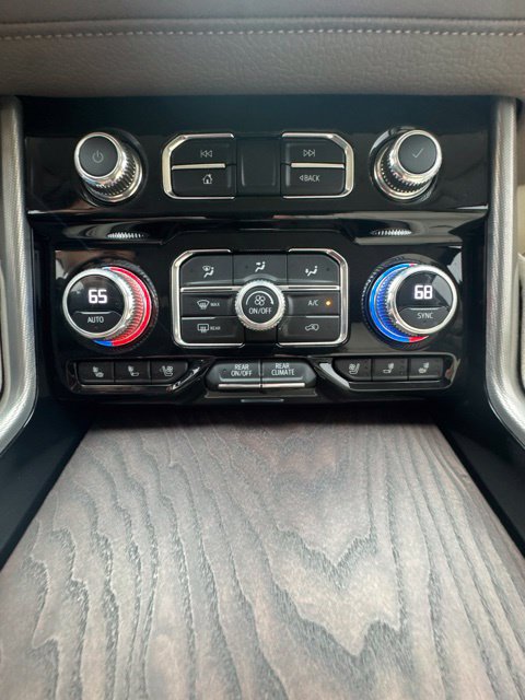 Used 2023 GMC Yukon Denali AWD/4WD image 26