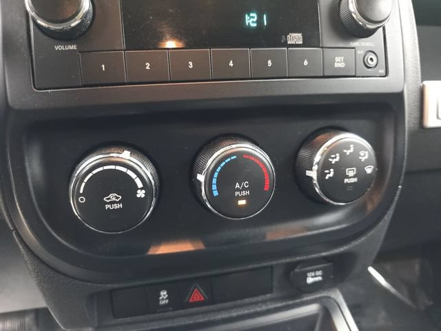Used 2014 Jeep Compass Sport FWD image 25