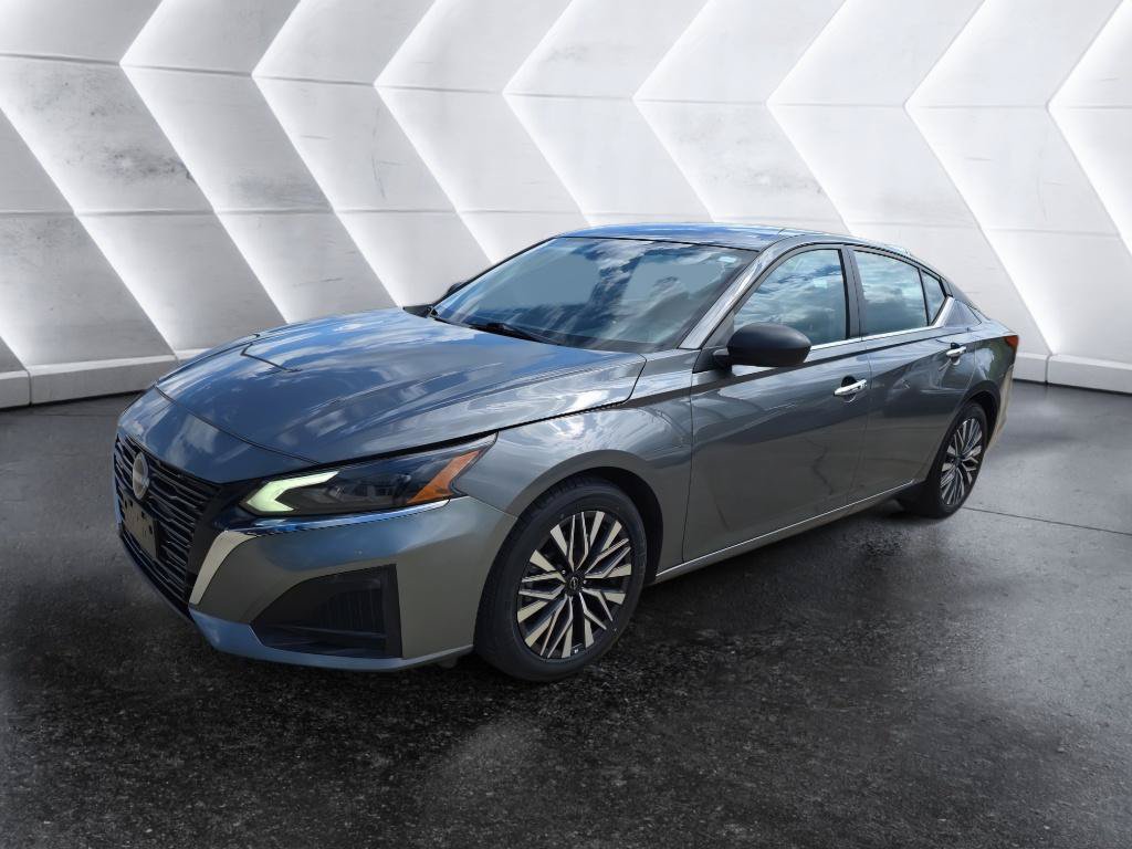 Used 2025 Nissan Altima 2.5 SV FWD image 1