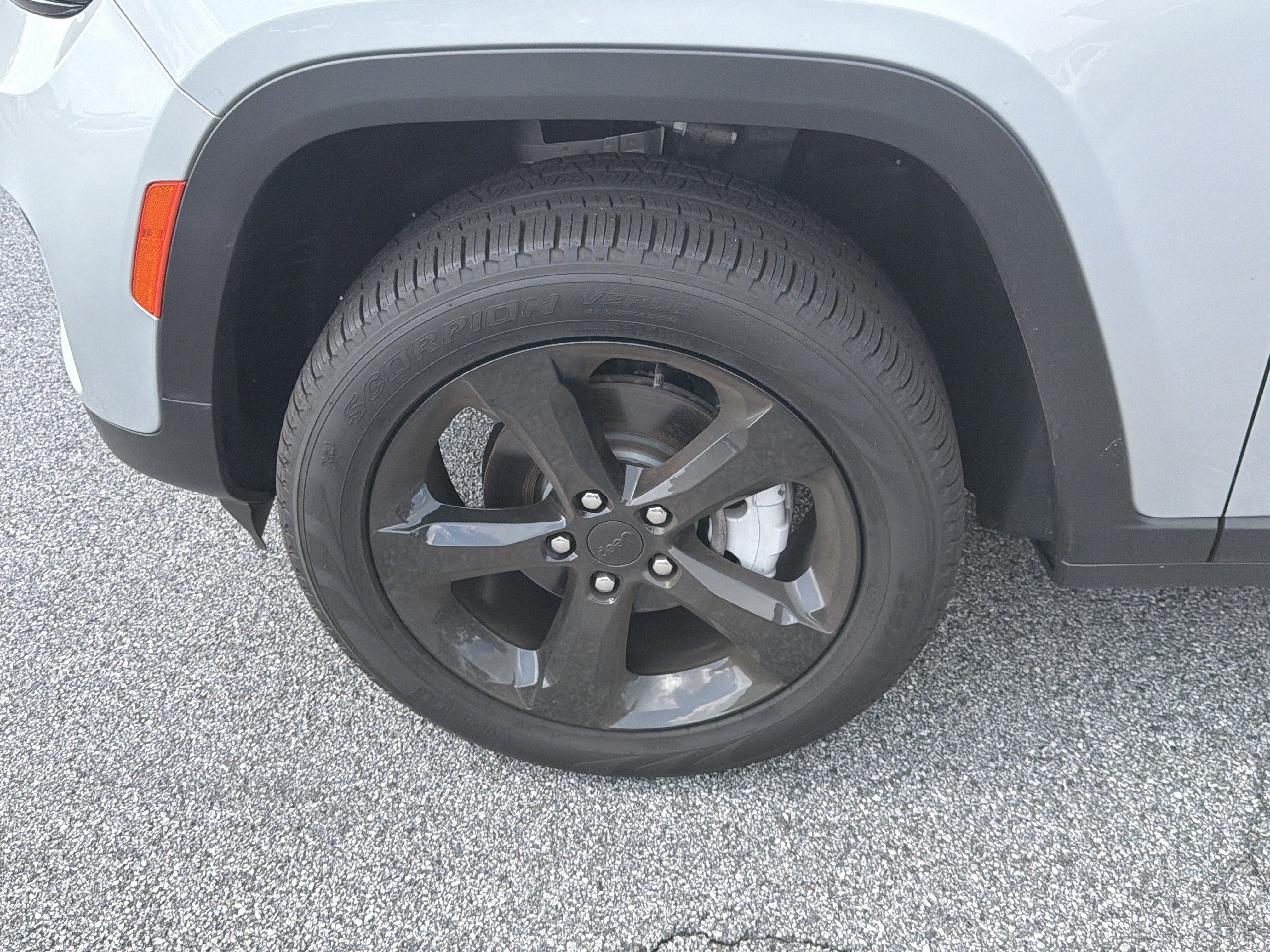 New 2025 Jeep Grand Cherokee Limited w/ Black Appearance Package RWD image 13